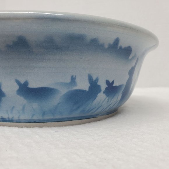 Beige Rabbit Shadow Design Serving Mixing Bowl Signed 10" Round Tableware - Picture 5 of 6